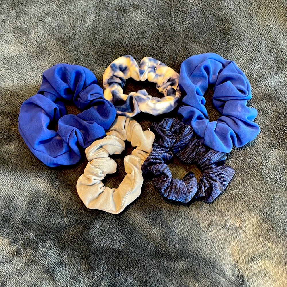 5 pack of blue scrunchies